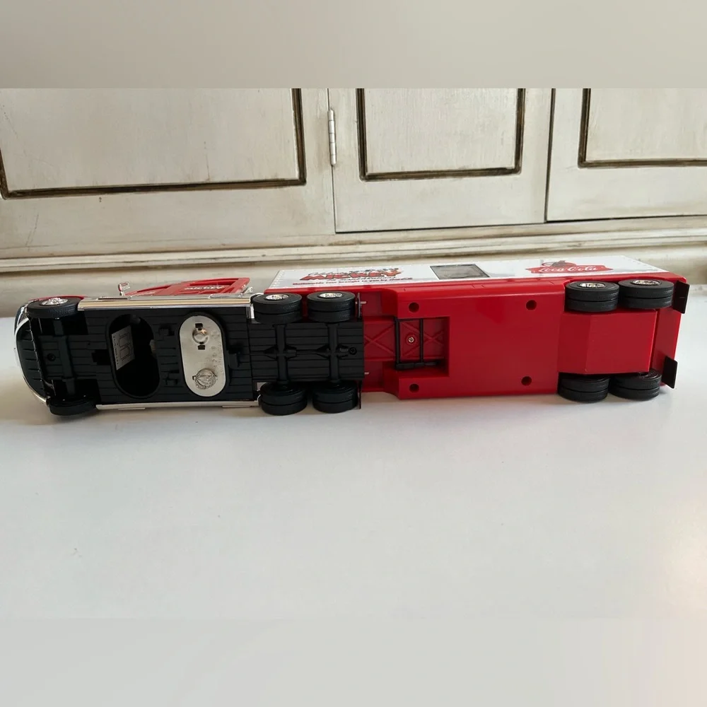Coca-cola 2004 Tour Carrier Semi truck w/Mickey Statue SEMI 75th Anniversary